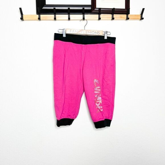 Zumba NWT!Women’s Shake Your Shuttle Capri Pants Berry Pink Dance Fitness Size M - Picture 1 of 5